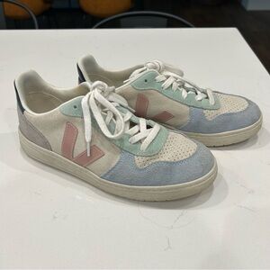 VEJA V-10 Suede size 8